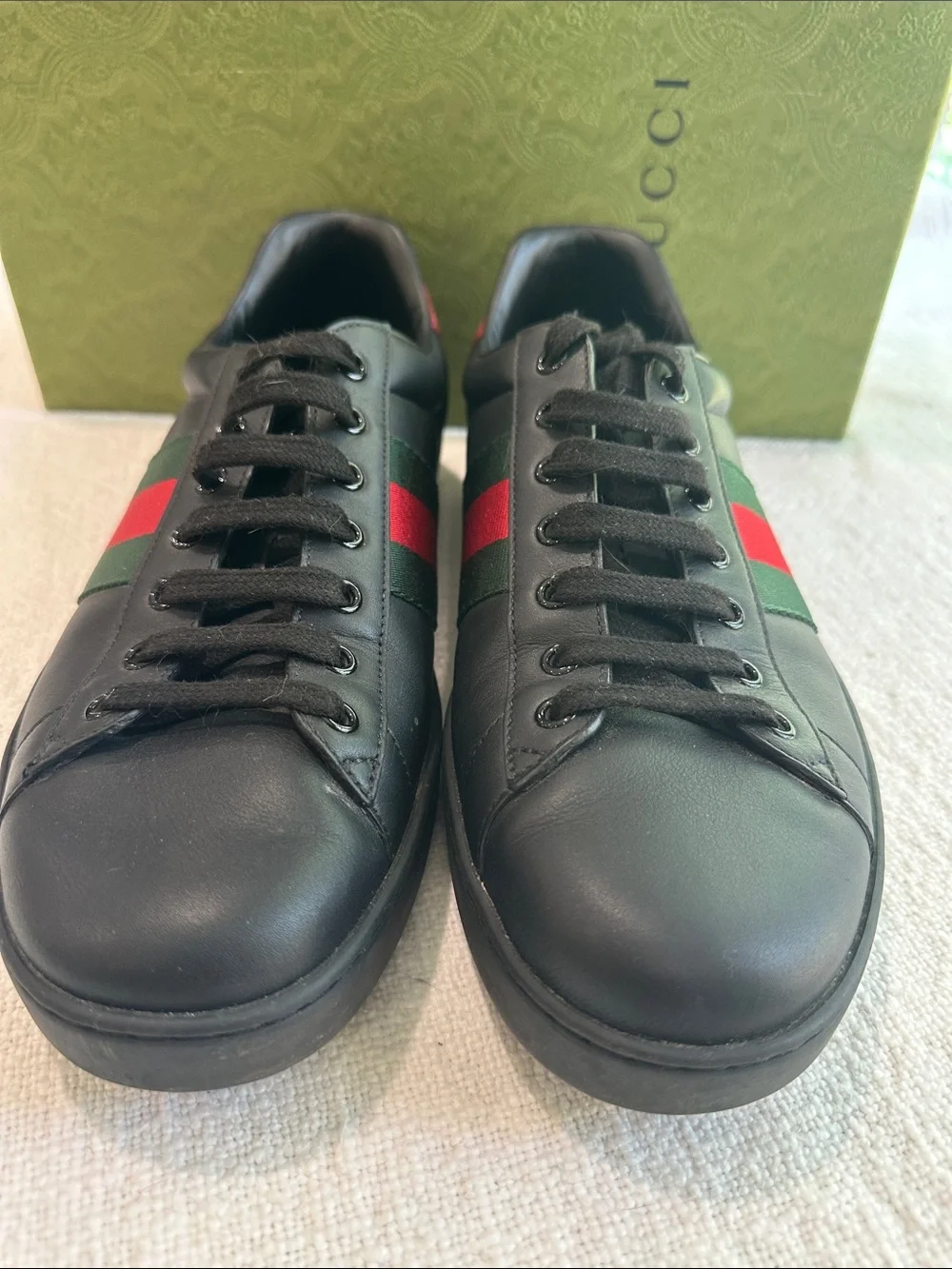 Gucci Black Leather Low-Top Sneakers with Red & Green Web